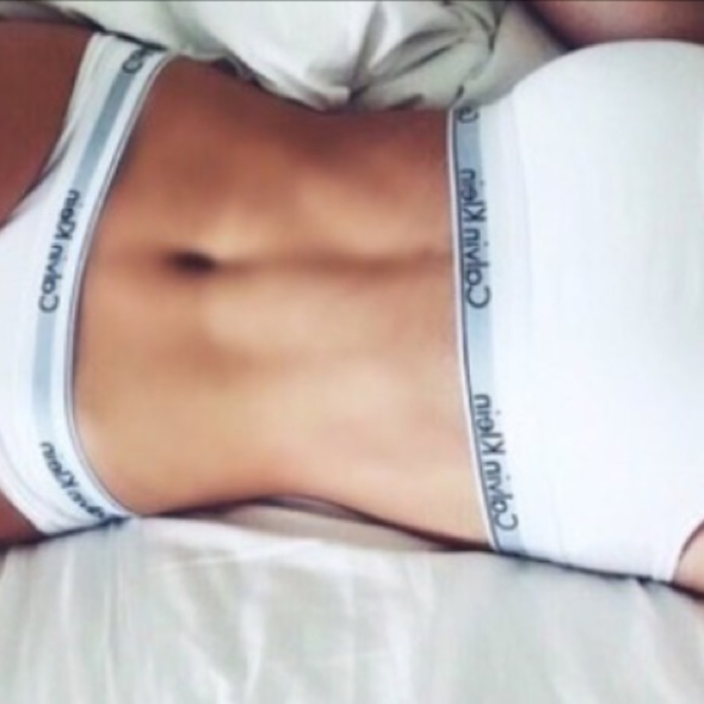 🔴SOLD🔴Calvin Klein sports bra size medium white