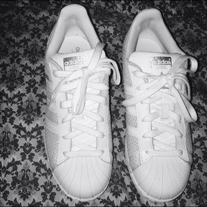 White Adidas Superstar 🖤