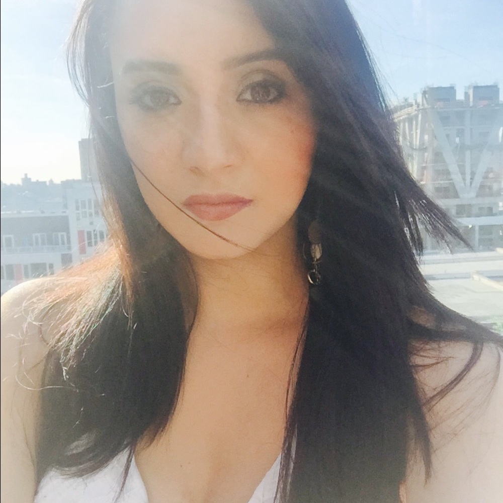 Meet your Posher, Mia