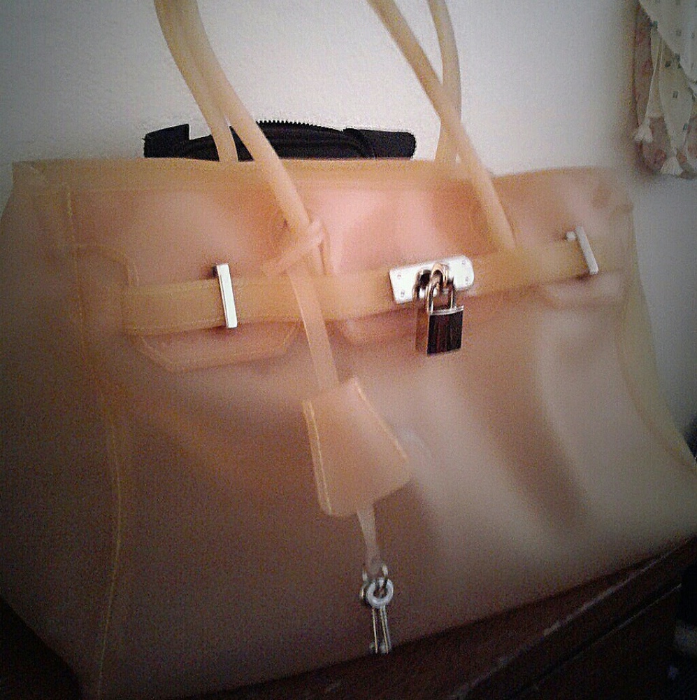 Jelly Kelly bag or Birkin Beach Bag inspired.