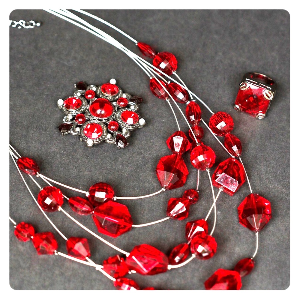 Necklace ring and broche
