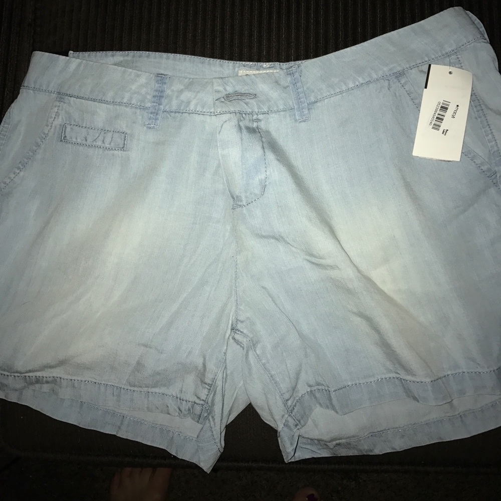NWT--celebrity pink jeans..shorts light blue color