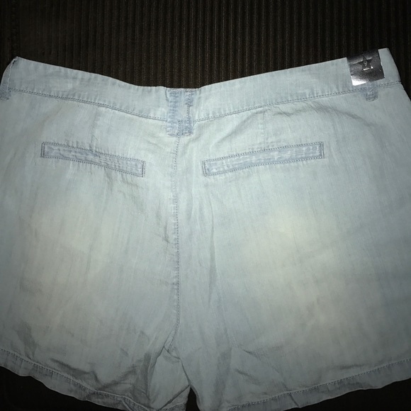 NWT--celebrity pink jeans..shorts light blue color - Picture 3 of 4