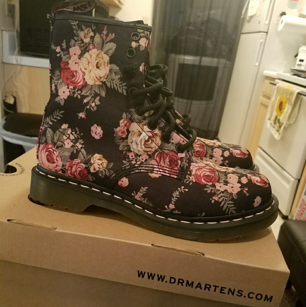 Dr. Martens Victorian Flowers Combat Boots