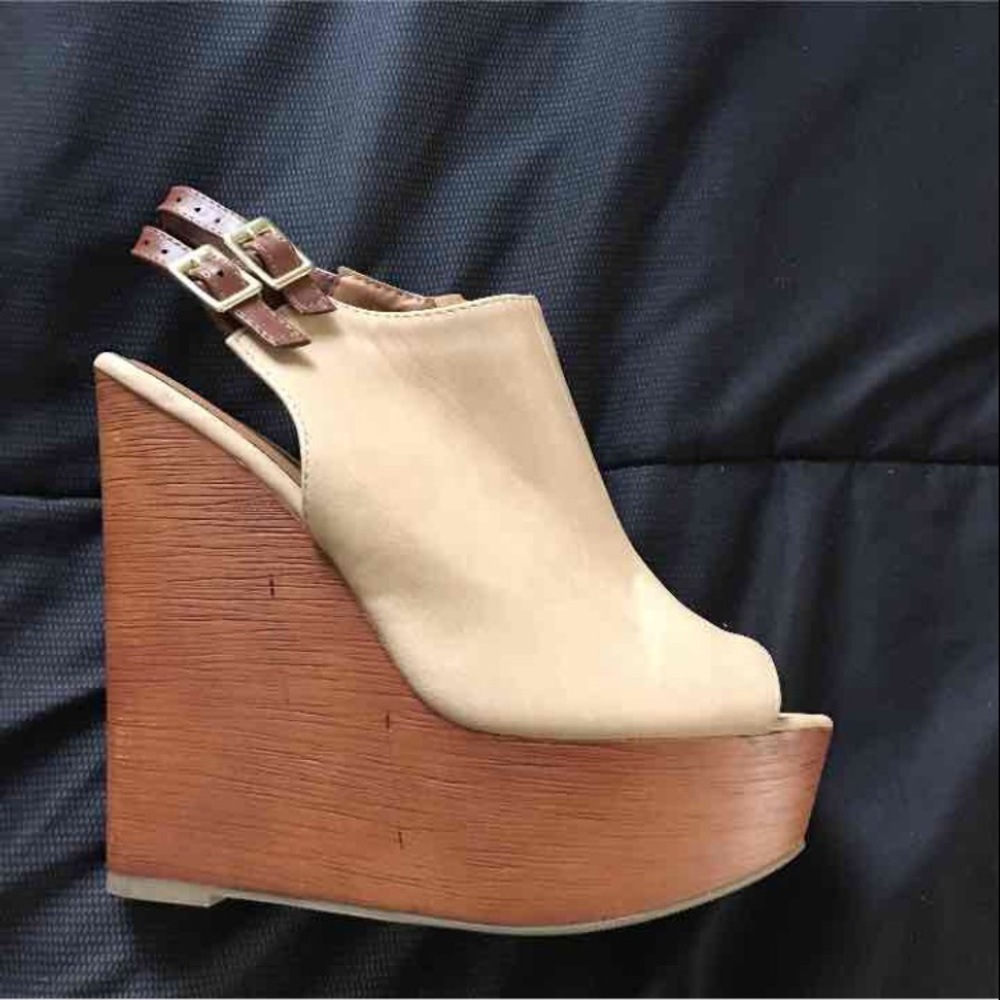 Cute Beige Wedges