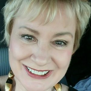 Meet your Posher, Denise