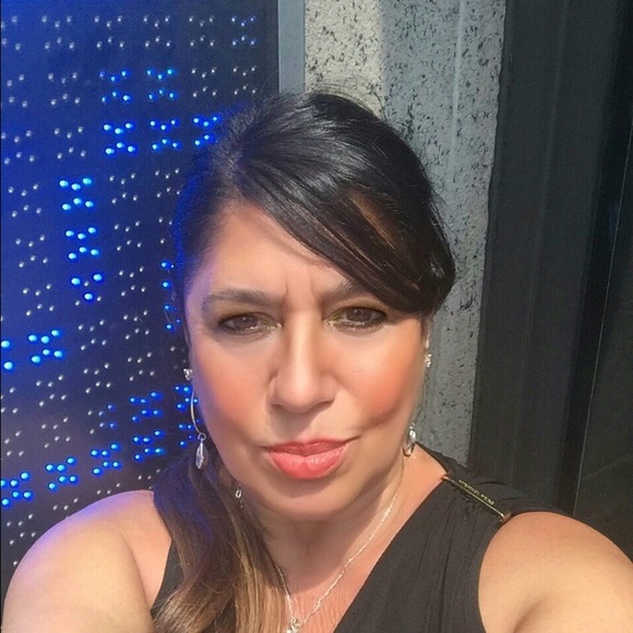 Meet your Posher, Lydia - Picture 1 of 1