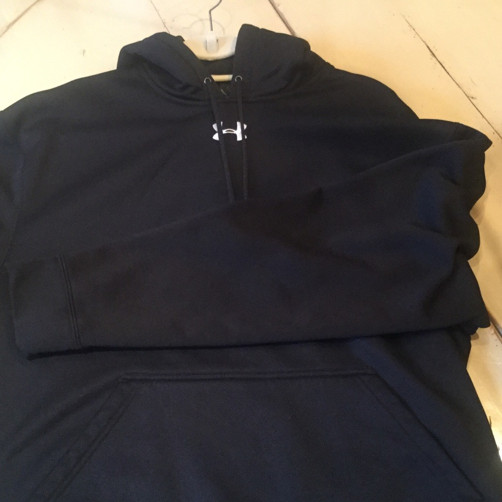 Under Armour---Men's Hoodie, size MED--like new