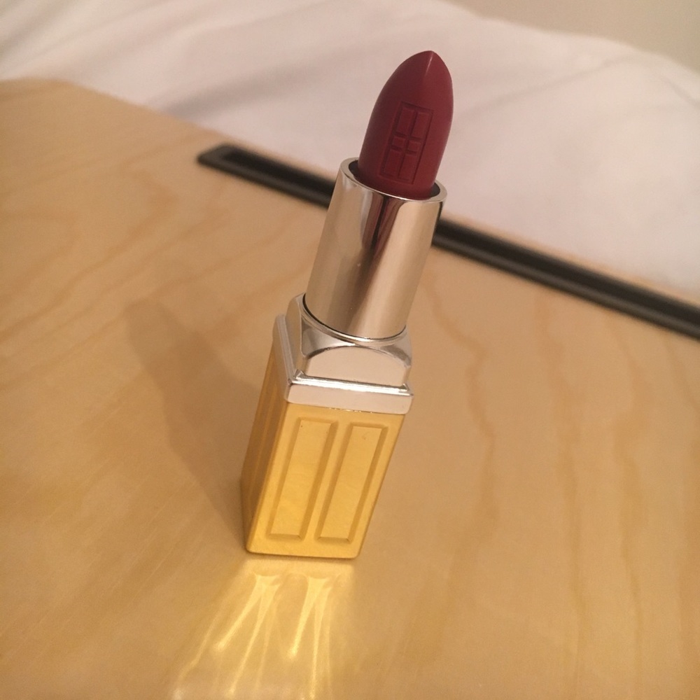 Elizabeth Arden Lipstick in Valentine