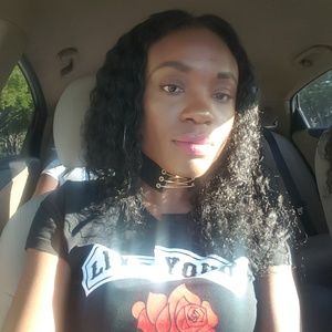 Meet your Posher, Yanique
