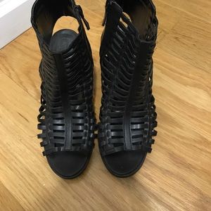 Cage style summer boots