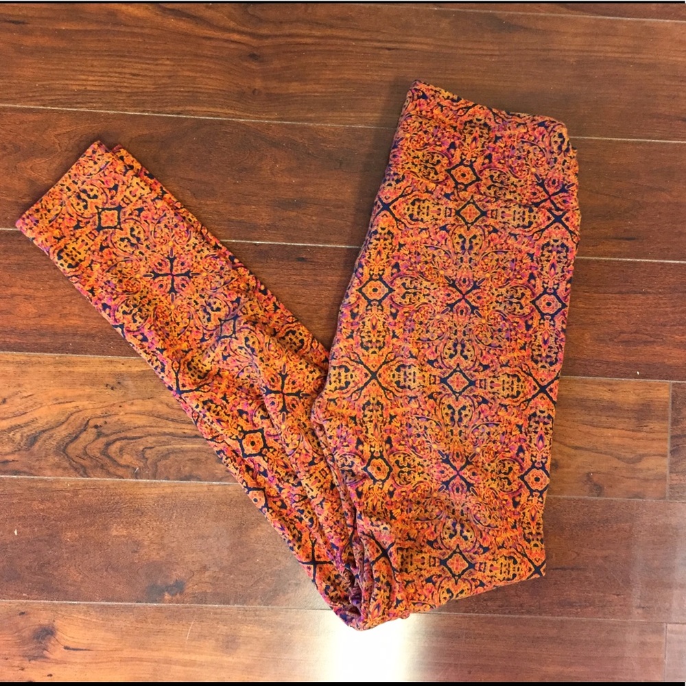 MUST GO!! Make an offer!  OS lularoe leggings