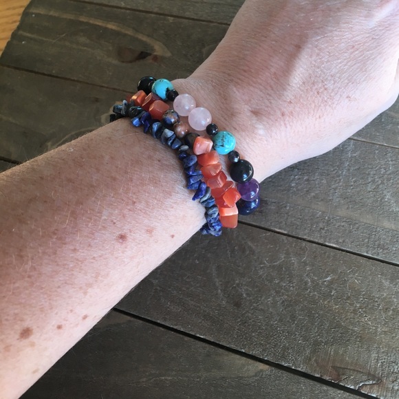 Handmade Lapis Lazuli Gemstone Stretch Bracelet - Picture 4 of 4