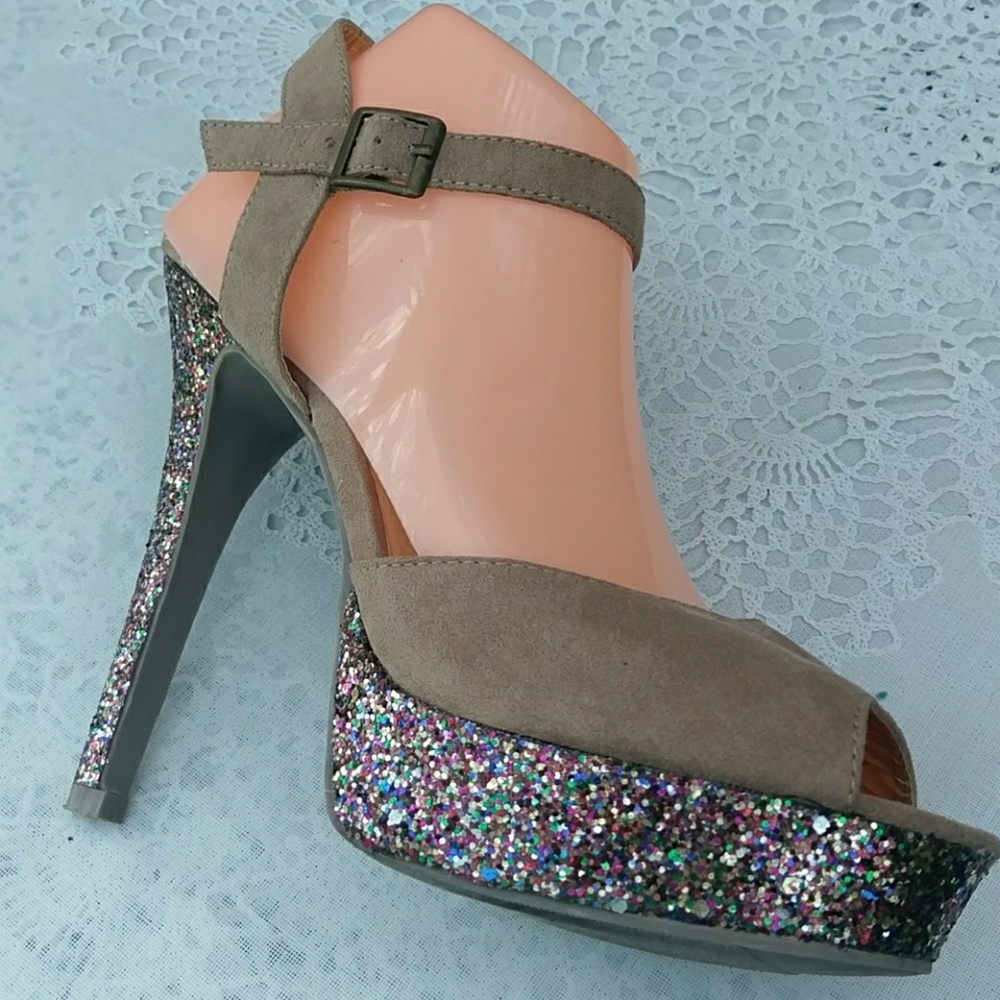 Forever 21 tan 9 suede look with sequins 5.5 inch