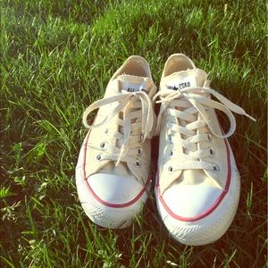 Size 6.5 women's pale yellow converse!!