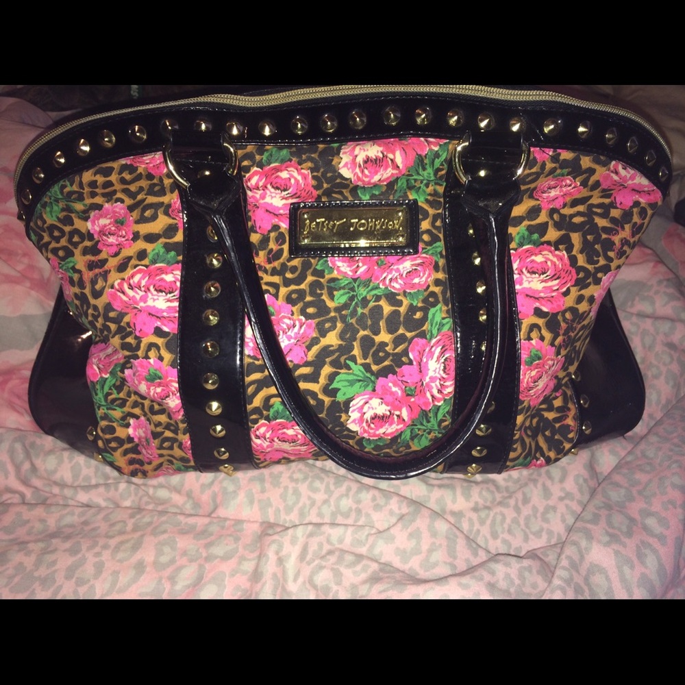 ⚡️FLASH SALE⚡️Betsey Johnson duffle bag