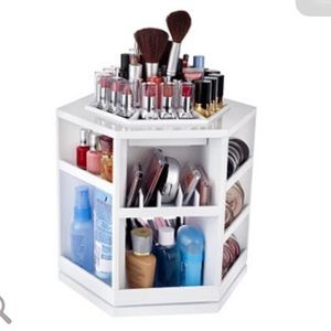 Cosmetic organizer