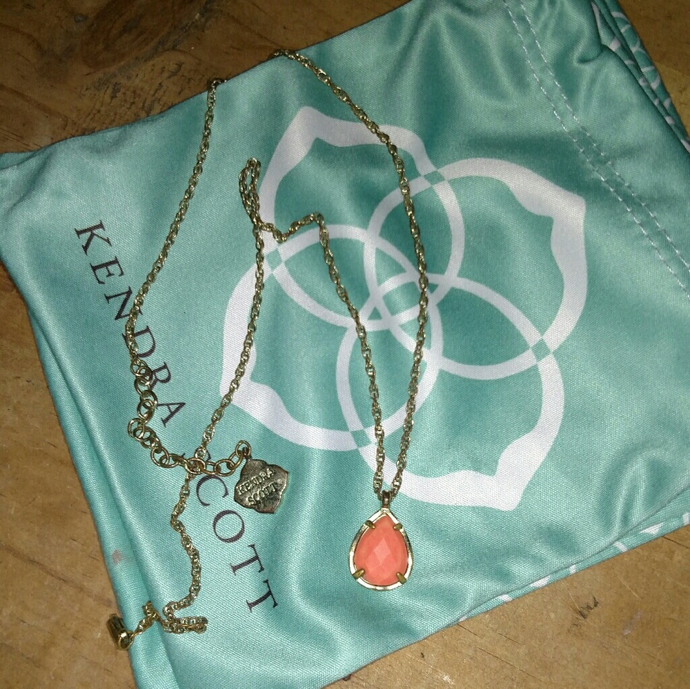 Kendra scott kiri necklace