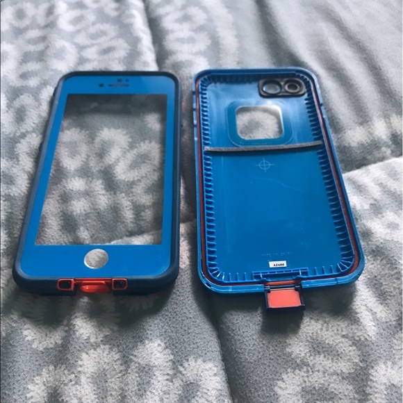 I phone 7 Lifeproof case - Picture 1 of 3