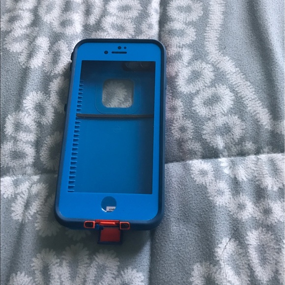 I phone 7 Lifeproof case - Picture 3 of 3