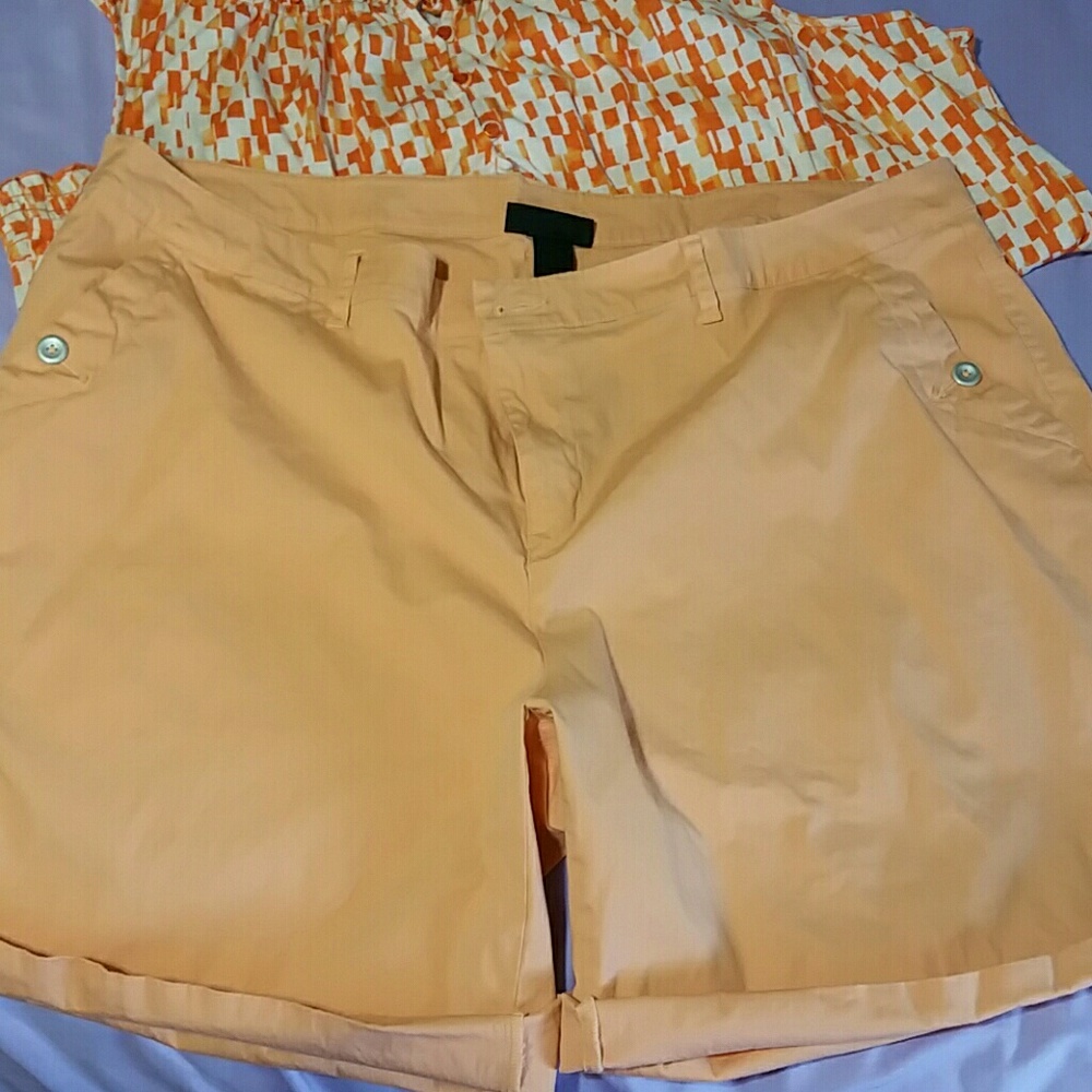 Sz 26 Lane Bryant Orange shorts