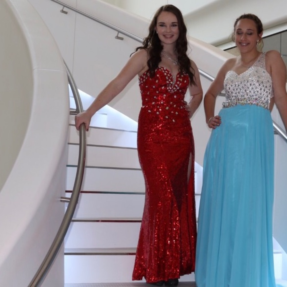 ❌SOLD❌Red Prom or Homecoming dress size 6