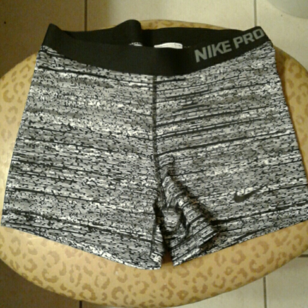 Nike gym short leggins
