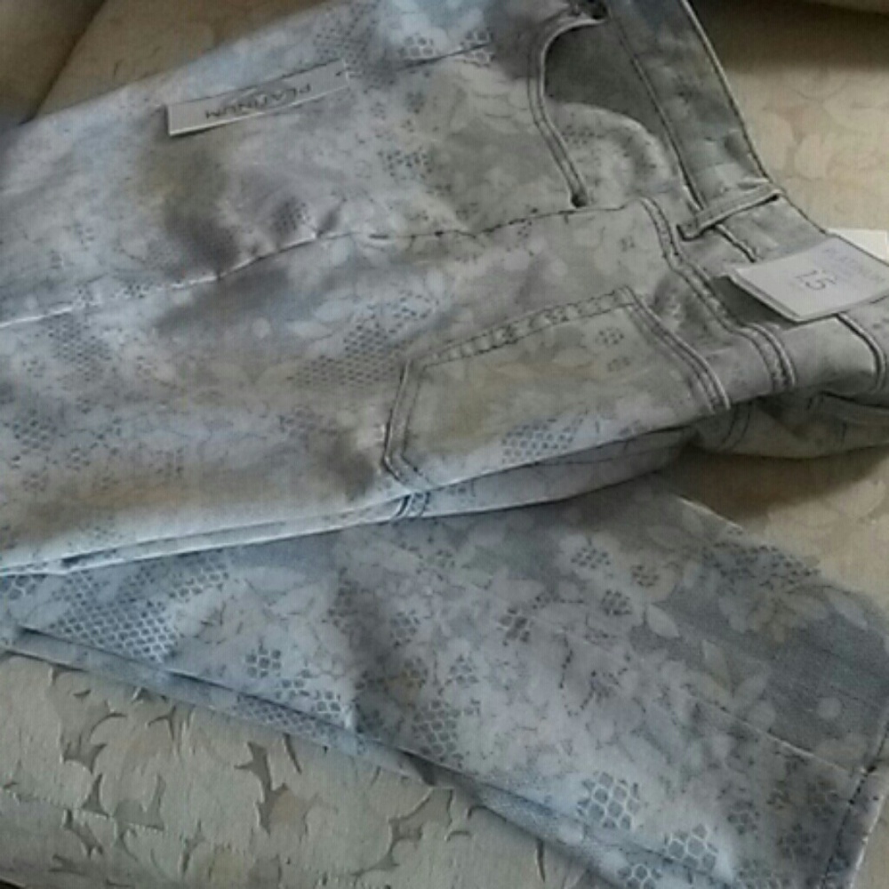 Chicos  platinum crop jeans Brand New