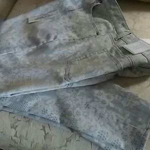 Chicos platinum crop jeans Brand New