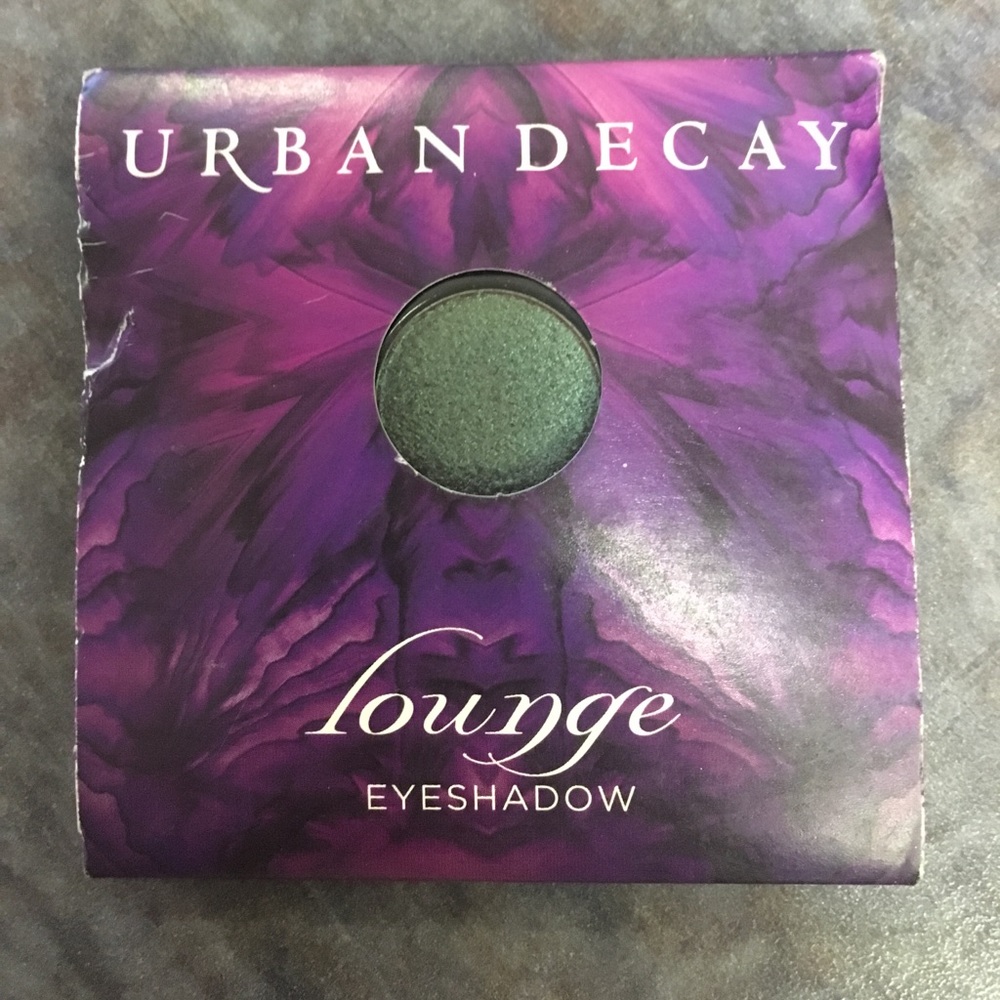 Urban Decay. Eyeshadow. Greenish shimmer.