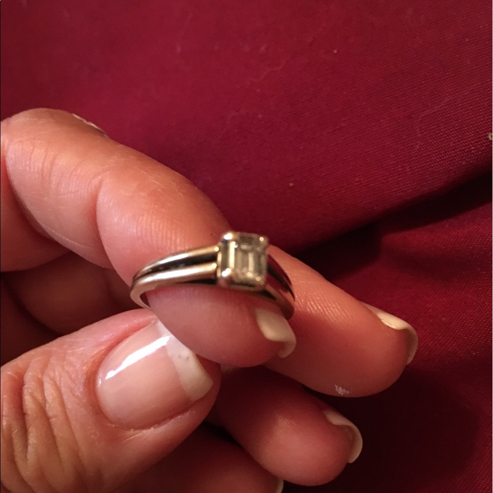 Diamond engagement ring