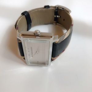 Burberry leather women's watch ⌚️