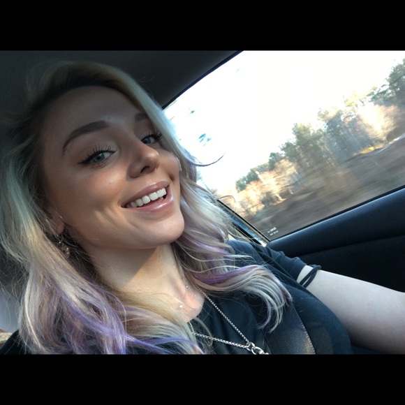 Meet your Posher, Erika - Picture 1 of 1