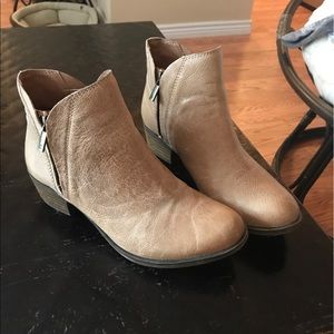 Lucky Brand boot sz 6
