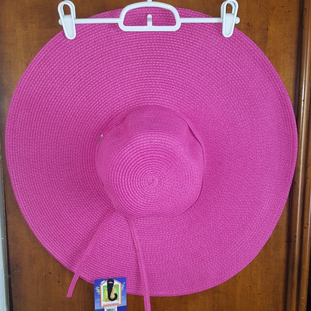 NWT- SUPER CHIC' FLOPPY BEACH HAT