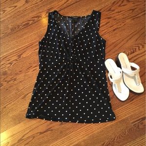 🌺 White House / Black Market sleeveless top