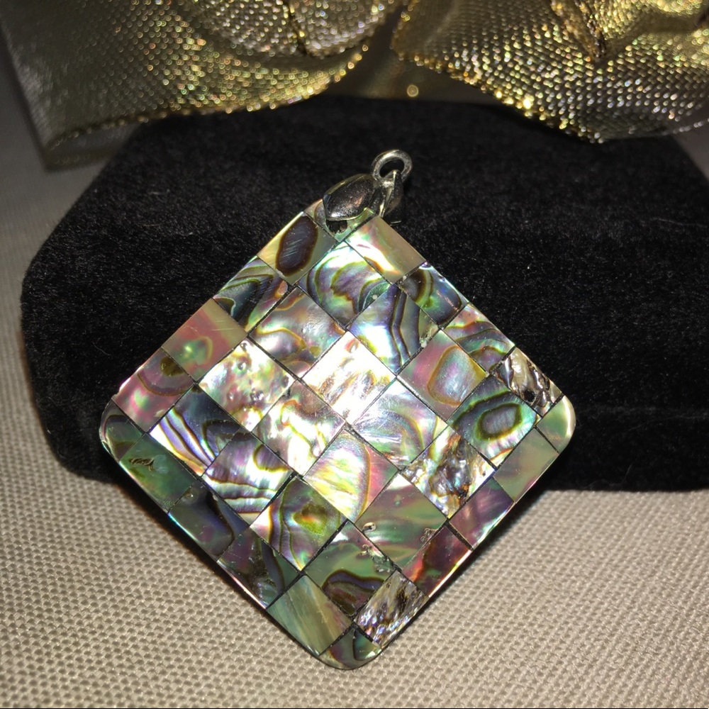 SALE. Genuine NZ Paua Abalone LG Pendant