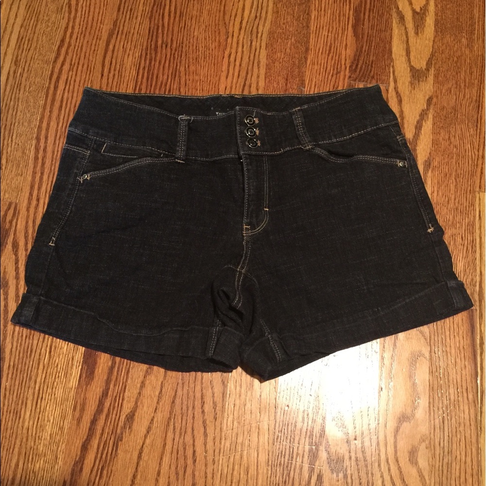 🌺 White House / Black Market Shorts