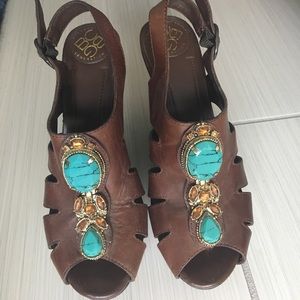 Brown wedges with stones