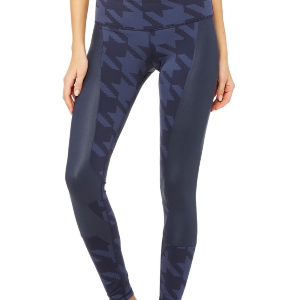 Alo Accelerate Legging in Navy Houndstooth