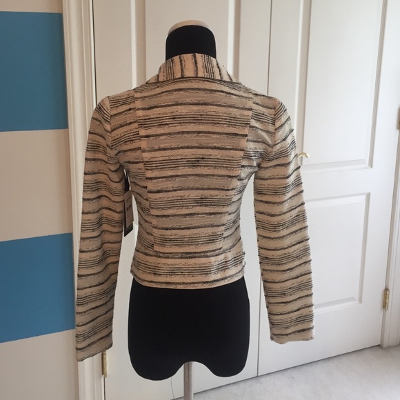 Asymmetrical zippered jacket - Picture 2 of 3