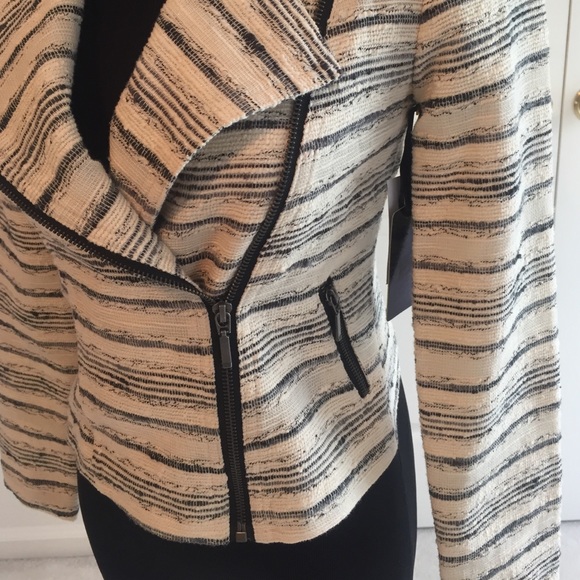 Asymmetrical zippered jacket - Picture 3 of 3