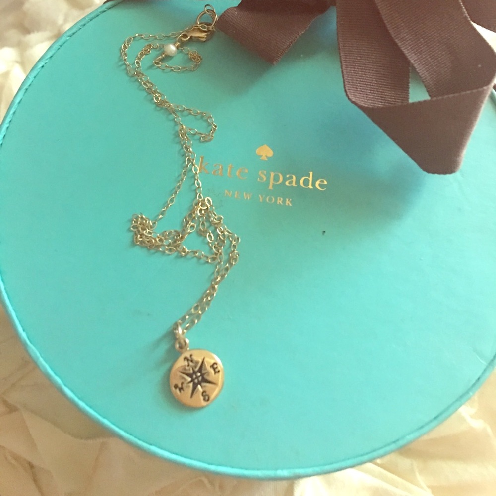 COMPASS NECKLACE - subtle & gold!