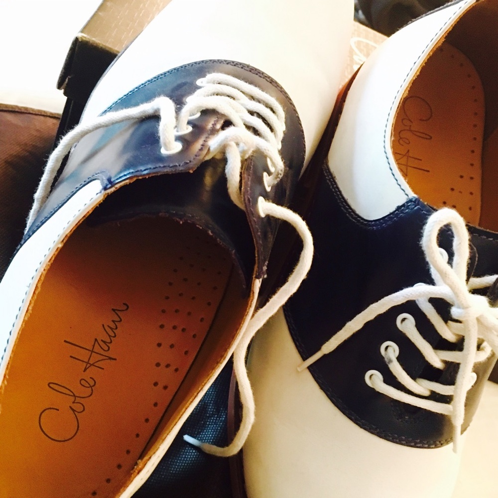 COLE HAAN - TWO TONE DERBY LACE UP SHOES