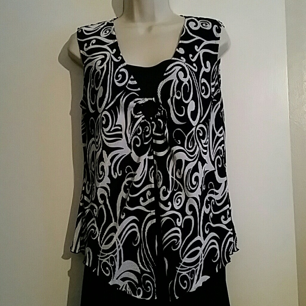 Beautiful Scroll Design Sleeveless Top