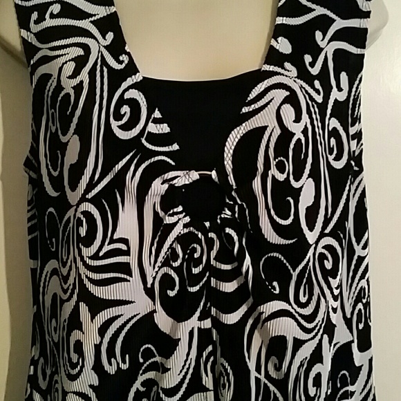 Beautiful Scroll Design Sleeveless Top - Picture 2 of 7