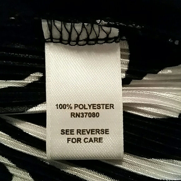 Beautiful Scroll Design Sleeveless Top - Picture 6 of 7