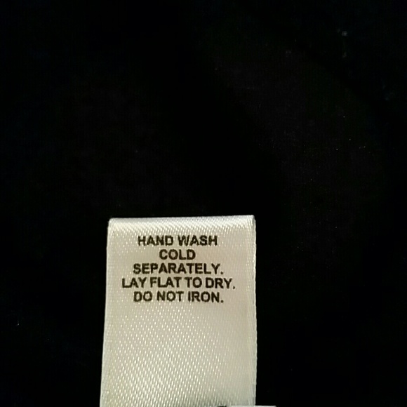 Beautiful Scroll Design Sleeveless Top - Picture 7 of 7