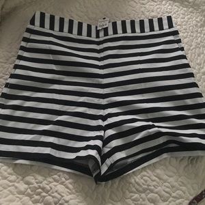 NWT Express Short size 4