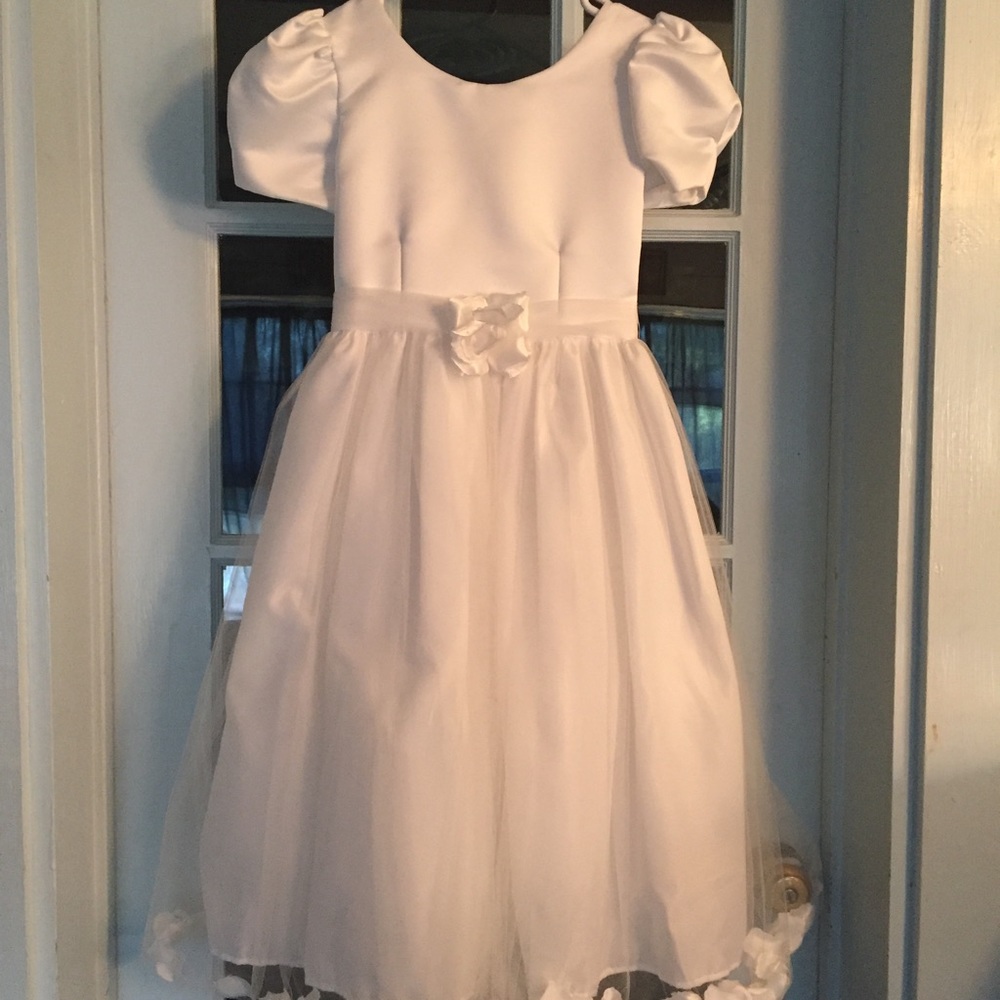 White scoop neck cap sleeves flower girl dress